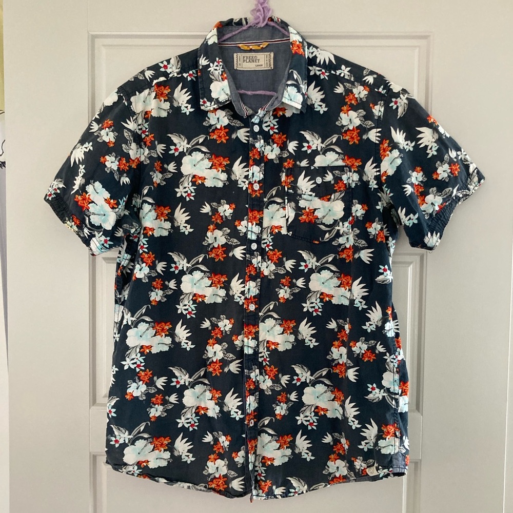 Y2K Aloha/Hawaiian style shirt 🤙🏼